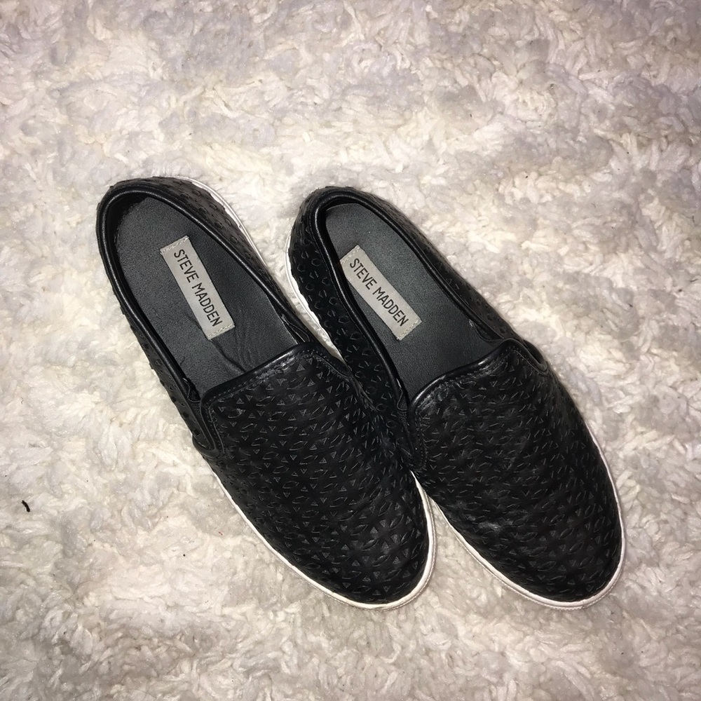 Steve Madden Black Slip On Sneaker •Size 8•